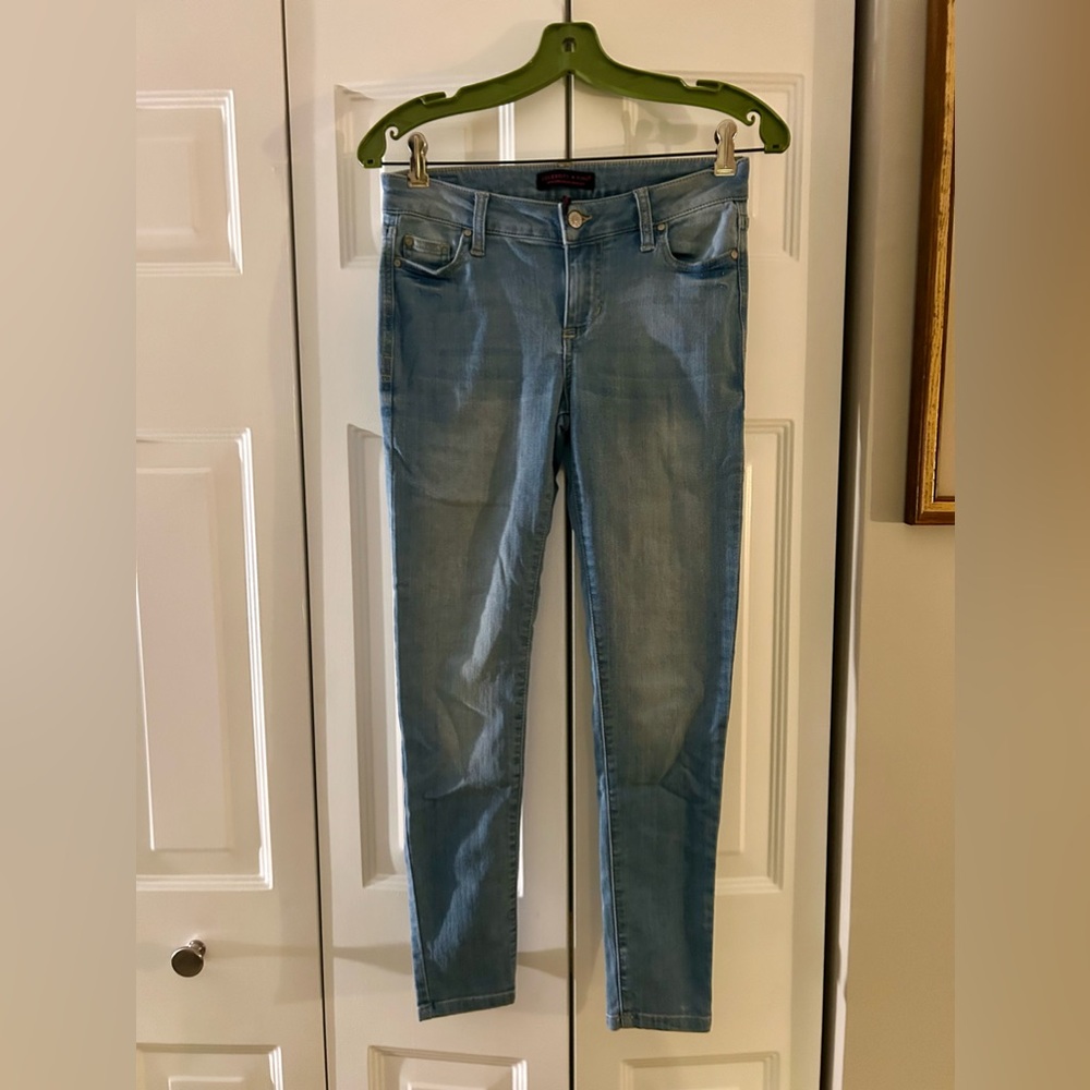 Celebrity Pink Women’s High Rise Light Wash Skinny Jeans, Sz 3/26; Closet Basic